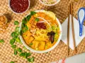 Aksamitny bulion, makaron, tofu i dodatki tworzą pyszną laksa. Co to jest? To azjatycka uczta!