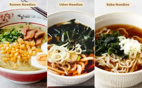 Trzy miski z japońskim makaronem: ramen z jajkiem i kukurydzą, udon z wodorostami wakame i cebulką, soba z wodorostami i szczypiorkiem.