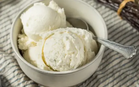 Pyszne lody kokosowe, idealne na upalne dni. Ten przepis jest prosty i szybki!