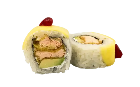 Dwa kawałki sushi z łososiem, awokado i żółtym serem, ozdobione czerwoną kropką. Jeden kawałek sushi mango jest przekrojony, ukazując wnętrze.