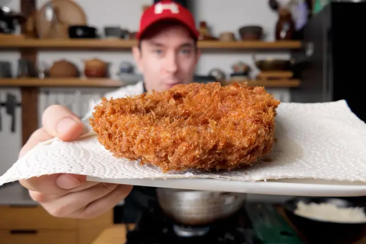 Chrupiące tonkatsu, idealne do domowego obiadu. Ten przepis jest prosty i szybki!