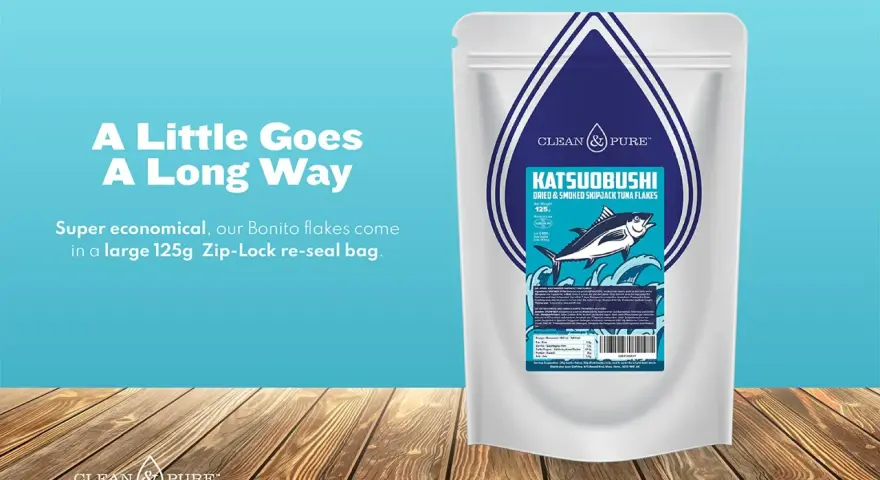 Duża paczka 125g płatków bonito (katsuobushi) – suszonego i wędzonego tuńczyka. "A little goes a long way" – mało wystarcza na długo.